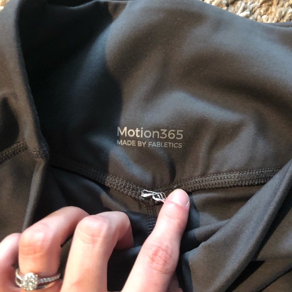 Fabletics leggings - Picture 2 of 3